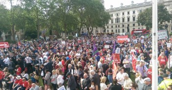 Protest v podporo Jeremyju Corbynu v Londonu